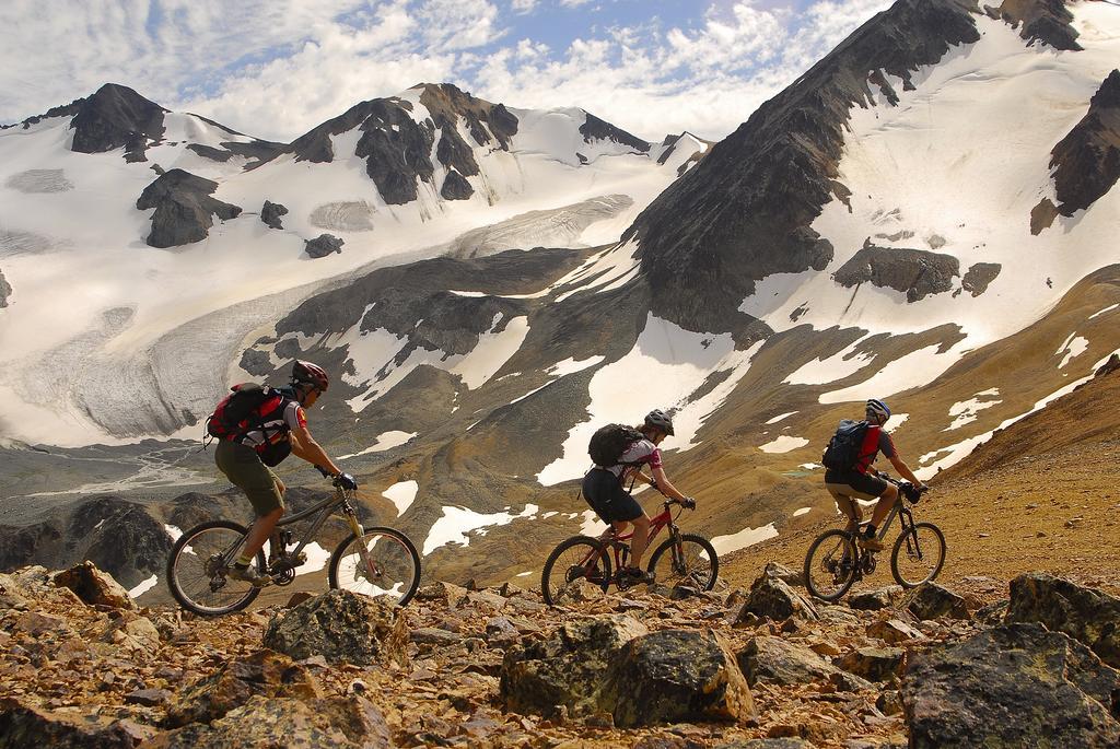Tyax Lodge & Heliskiing Gold Bridge Екстер'єр фото