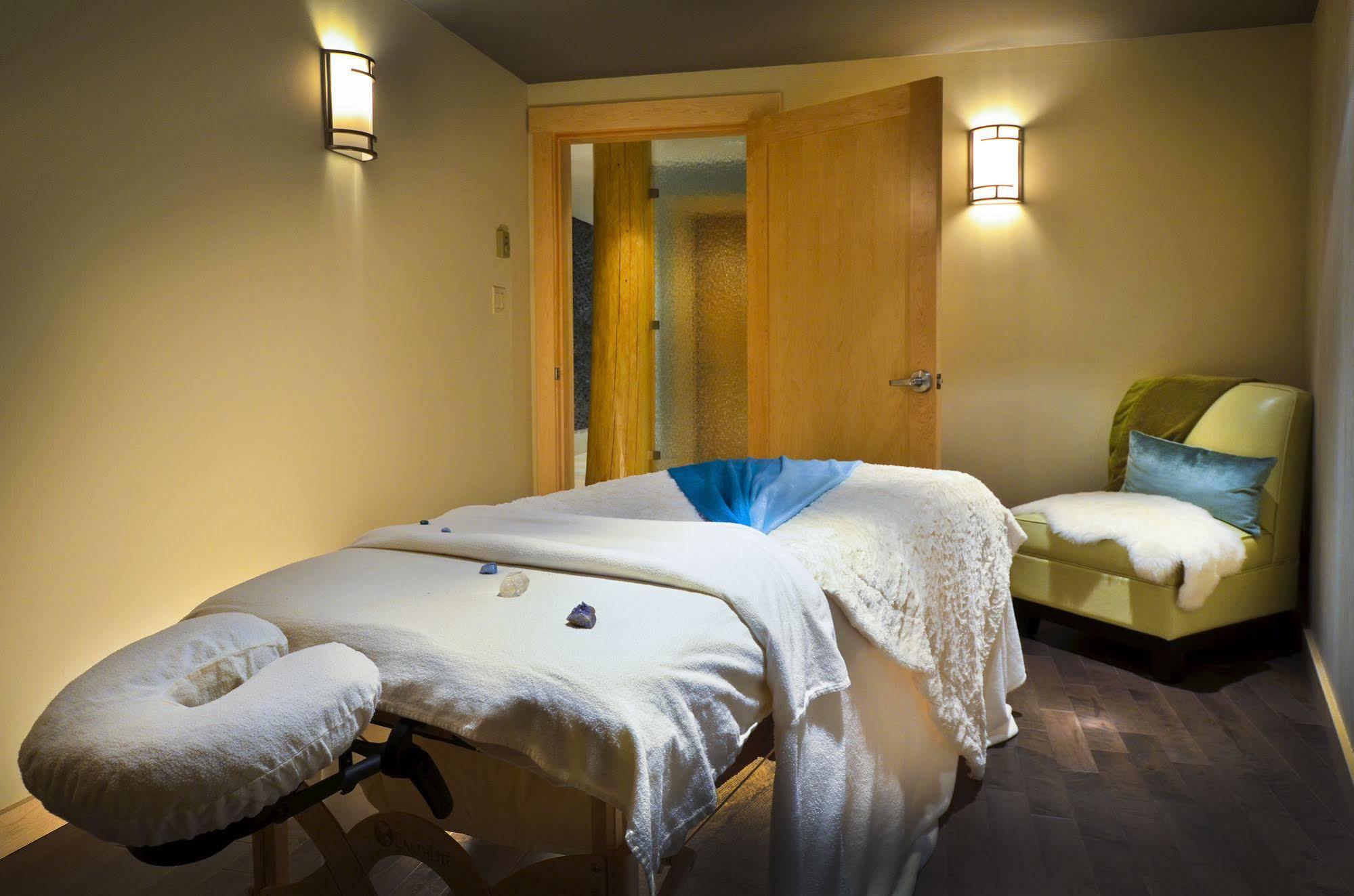 Tyax Lodge & Heliskiing Gold Bridge Екстер'єр фото